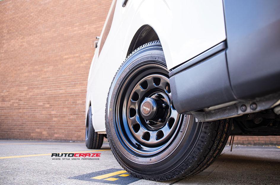 TOYOTA-HIACE-D-HOLE-BLACK